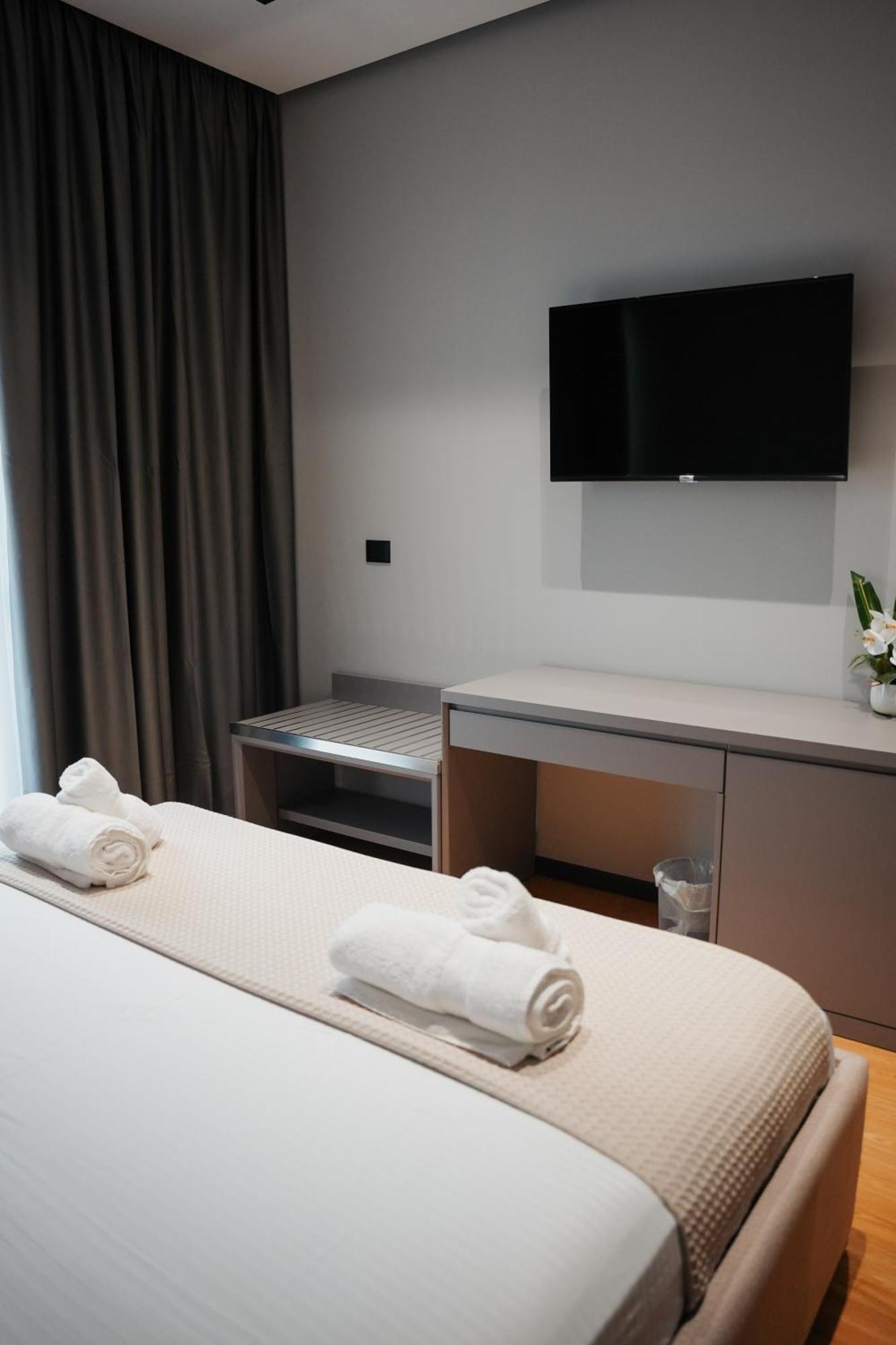 Toer Hotel & Spa Sarandë 外观 照片